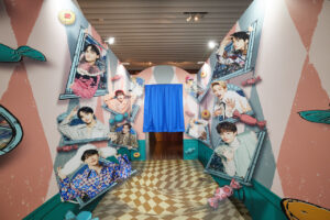 「JO1 Exhibition”JO1 in Wonderland!”」メンバーたちが体験！大爆笑あふれる19