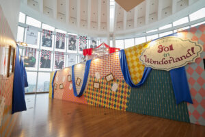 「JO1 Exhibition”JO1 in Wonderland!”」メンバーたちが体験！大爆笑あふれる21