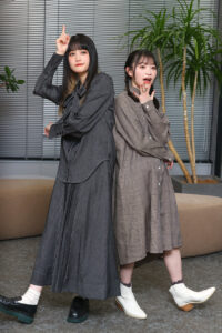 岩田陽葵＆小泉萌香 舞台『パリピ孔明』英子＆七海のようなニッコニコ関係性10