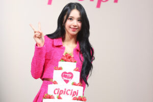 TWICE・CHAEYOUNG『CipiCipi』ブランドミューズ初登場！お誕生日お祝いでニッコリ4