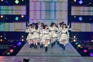 乃木坂46ガルアワ大トリ！白基調のドレスでパフォーマンス5