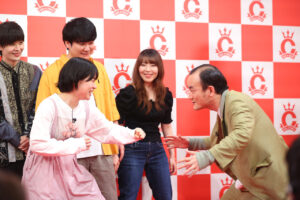 土下座に上裸に靴下一緒！キングオブコント2024出場表明の芸人らキャラ濃すぎ爆笑会見9