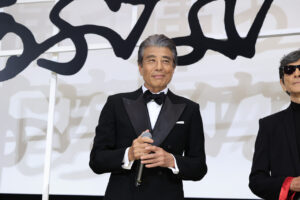 舘ひろし、柴田恭兵包容で大歓声「帰ってきた あぶない刑事」初日！想いあふれる3