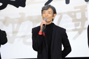 舘ひろし、柴田恭兵包容で大歓声「帰ってきた あぶない刑事」初日！想いあふれる4