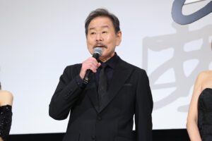 舘ひろし、柴田恭兵包容で大歓声「帰ってきた あぶない刑事」初日！想いあふれる8