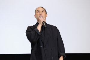 舘ひろし、柴田恭兵包容で大歓声「帰ってきた あぶない刑事」初日！想いあふれる10