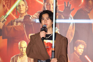 諏訪部順一＆武内駿輔「スター・ウォーズ：アコライト」ジェダイ衣装！ファイルーズあい羨む2