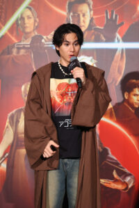 諏訪部順一＆武内駿輔「スター・ウォーズ：アコライト」ジェダイ衣装！ファイルーズあい羨む15