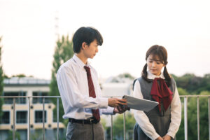 藤吉夏鈴主演「新米記者トロッコ」メインキャスト5人場面写真！新聞部潜入8