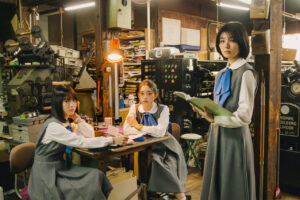 藤吉夏鈴主演「新米記者トロッコ」メインキャスト5人場面写真！新聞部潜入11