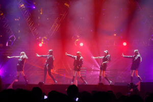 乃木坂46「35thSG アンダーライブ」最終公演！オレンジに染まった客席からアンコール8