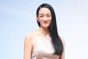 冨永愛「たまに猫背にする」理由？菊地亜美からポージング懇願され指南3