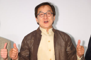 ジャッキー・チェン酔拳生披露で観客沸く！登壇から降壇までサービス満点で生歌唱も12