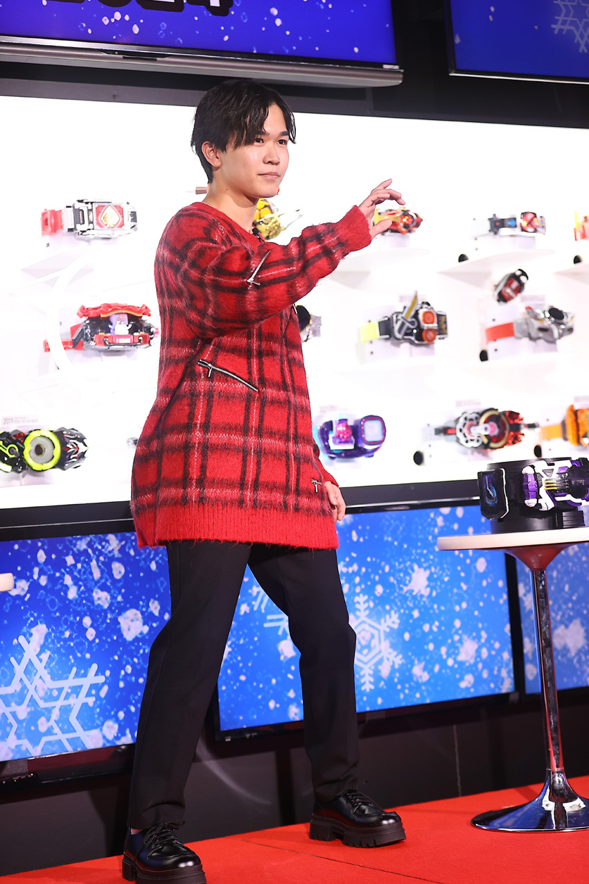 鈴木福仮面ライダージーンDXレーザーレイズドライバーで変身