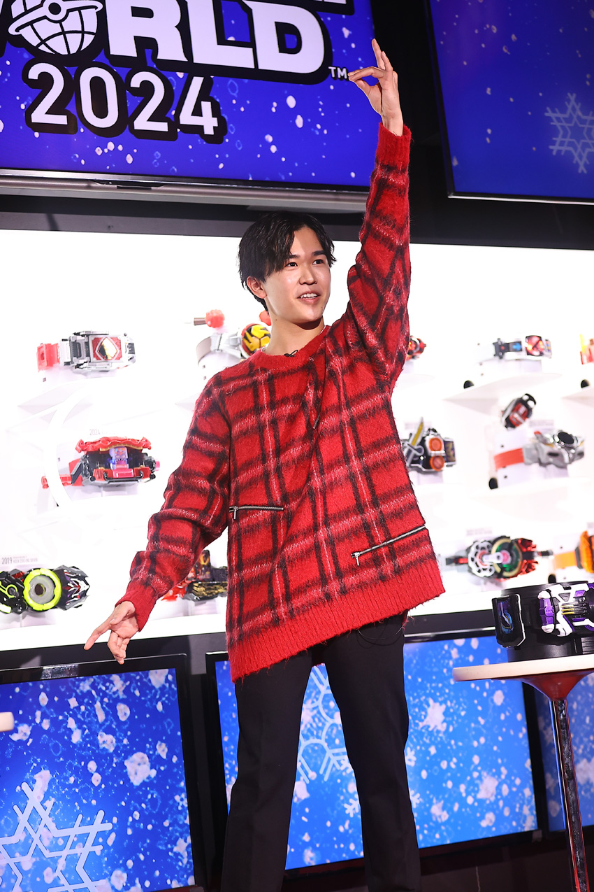 鈴木福仮面ライダージーンDXレーザーレイズドライバーで変身