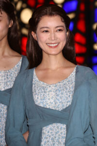 生田絵梨花 帝国劇場2階ロビーで知念里奈との思い出！『レ・ミゼラブル』本初日開幕会見11