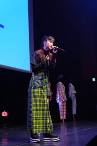 大西亜玖璃FCイベントでスーツ姿！「デビュー4周年前にイベントができてうれしい」8