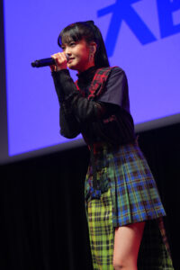大西亜玖璃FCイベントでスーツ姿！「デビュー4周年前にイベントができてうれしい」10