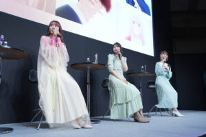 芹澤優、雨宮天、花澤香菜「黒岩メダカに私の可愛いが通じない」AJ2025ステージ開催15