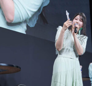 芹澤優、雨宮天、花澤香菜「黒岩メダカに私の可愛いが通じない」AJ2025ステージ開催3