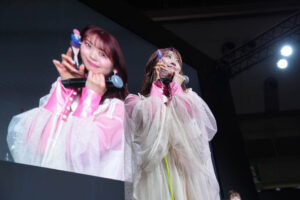 芹澤優、雨宮天、花澤香菜「黒岩メダカに私の可愛いが通じない」AJ2025ステージ開催10