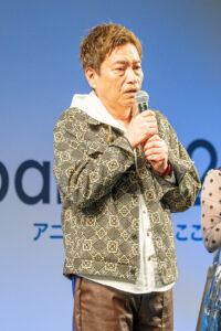 平田広明、東山奈央、上田瞳ら「片田舎のおっさん、剣聖になる」AJ2025ステージ開催9