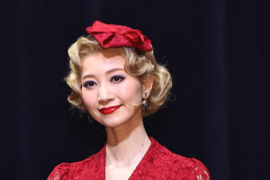 柚希礼音 足さばき指導でOKとNG実演！『ホリデイ・イン』夢咲ねね共演で「可愛いな」5