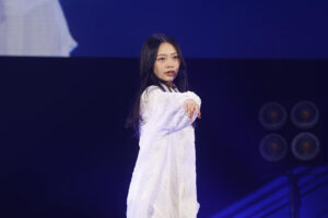 乃木坂46 6期生ファン前では初お披露目！“魔法使い”・巫女・華道・書道など多彩28