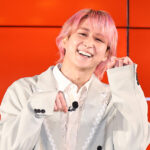佐久間大介 猫の手ポーズで「猫様になりたい気持ちが年々強くなってます」
