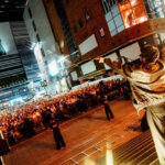 King Gnu新宿歌舞伎町でサプライズフリーライブ4万人目撃!「TWILIGHT!!!」など5曲披露