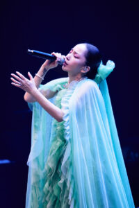 中島美嘉 初アジアツアー完走で4万人動員！豪華衣装も次々披露6
