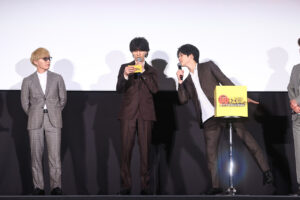 重岡大毅 鏡開きまさかの出遅れハプニング激写！WEST.は「何物にも代えられない宝物」2