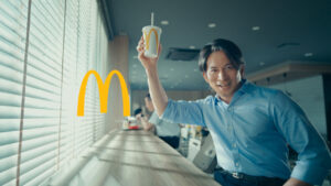 岡田准一「昔、踊っていたっていう意地」！「プレミアムローストアイスコーヒー」新CM5