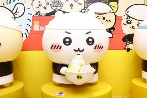 「ちいかわラーメン 豚」池袋PARCOオープン！世界観にどっぷりパトランプも回転3