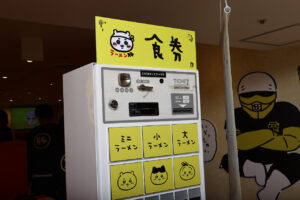「ちいかわラーメン 豚」池袋PARCOオープン！世界観にどっぷりパトランプも回転17