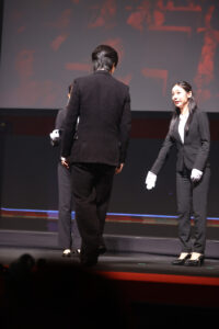 大平祥生SSFF & ASIAでU-25 Project Best Short Awardフォーマル衣装でプレゼンター！笑いこらえる2
