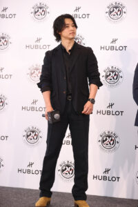 山崎賢人 米倉涼子が人生の転機で『35歳の高校生』感謝！ウブロ『ビッグ・バン』20周年お祝い1