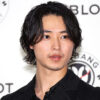 山崎賢人 米倉涼子が人生の転機で『35歳の高校生』感謝！ウブロ『ビッグ・バン』20周年お祝い