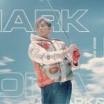 木村拓哉 最新「MARK & LONA」CMはサイバー空間でスイング！「成田集合でいいの？」