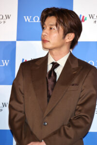 田中圭“妻”“一目惚れ”のお相手と笑顔で会見！『おい、太宰』完成報告会三谷幸喜と開催5