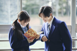 佐藤健 小芝風花と出会いシーンや雨の中傘を差し出す！『私の夫と結婚して』1、2話あらすじ公開8