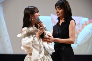 加藤史帆 森カンナ超接近囁きに赤面！「彩香ちゃんは弘子先輩に恋してる」歓声連発3