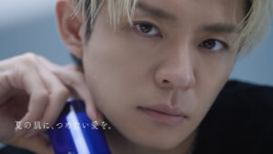 Number_i雪肌精“i Bright.”CM第2弾で内からあふれ出す透明感！岸優太「つめたい愛をお届け」4