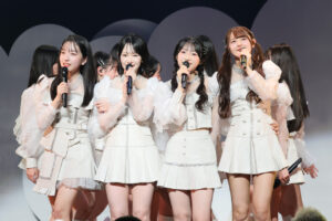 「AKB48 18期生昇格記念LIVE！～青い空には 雲はひとつもない～」18・19・20期生16人ステージ7
