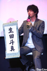 中村倫也 ライトを受け輝く姿！生田斗真とゲキ×シネ『バサラオ』初日TV局へやりたい放題21