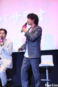 中村倫也 ライトを受け輝く姿！生田斗真とゲキ×シネ『バサラオ』初日TV局へやりたい放題23