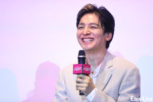 中村倫也 ライトを受け輝く姿！生田斗真とゲキ×シネ『バサラオ』初日TV局へやりたい放題25