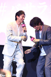 中村倫也 ライトを受け輝く姿！生田斗真とゲキ×シネ『バサラオ』初日TV局へやりたい放題27