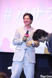 中村倫也 ライトを受け輝く姿！生田斗真とゲキ×シネ『バサラオ』初日TV局へやりたい放題30