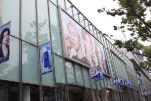 Number_i・平野紫耀、神宮寺勇太、岸優太 陽の光浴びて輝く！雪肌精新ビジュアル表参道ヒルズジャック5